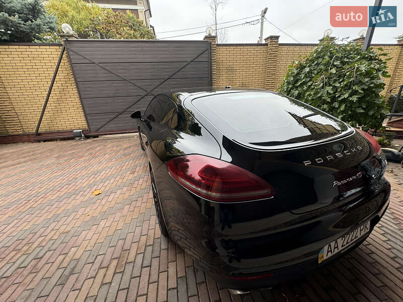 Фастбек Porsche Panamera 2013 в Києві