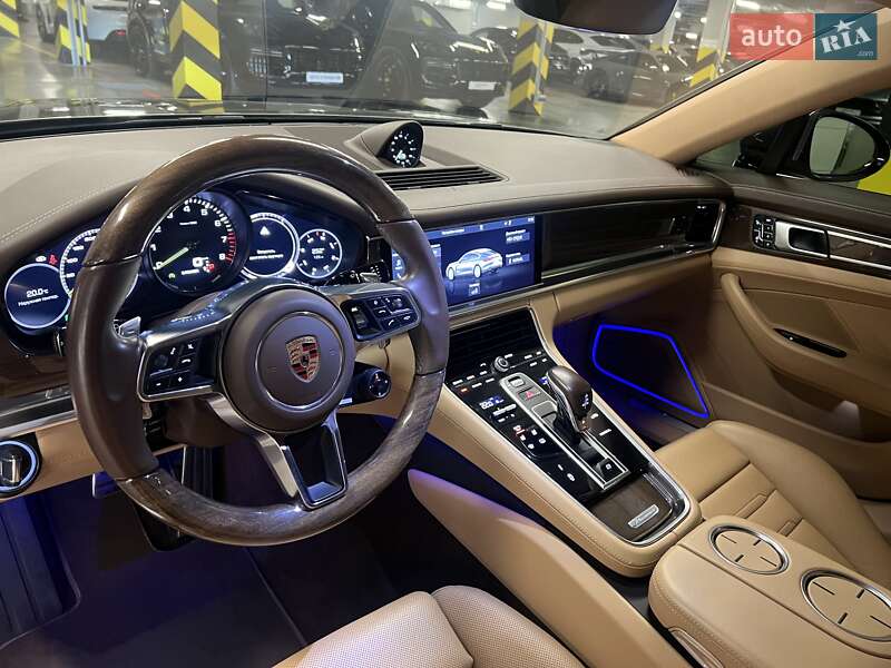 Фастбэк Porsche Panamera 2018 в Киеве