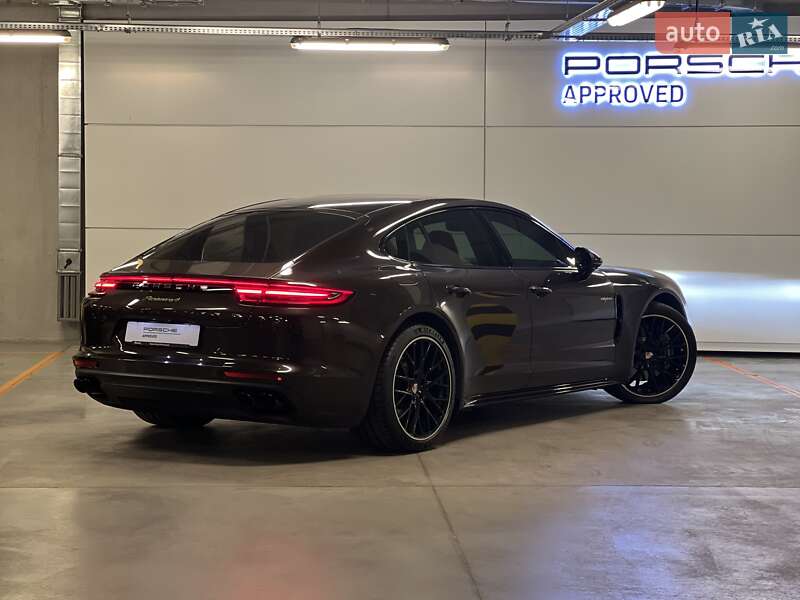 Фастбэк Porsche Panamera 2018 в Киеве