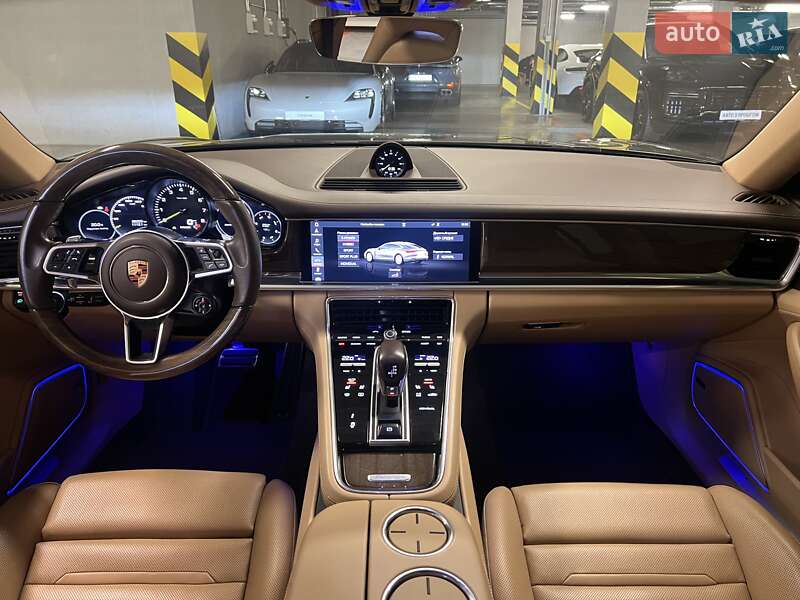 Фастбэк Porsche Panamera 2018 в Киеве