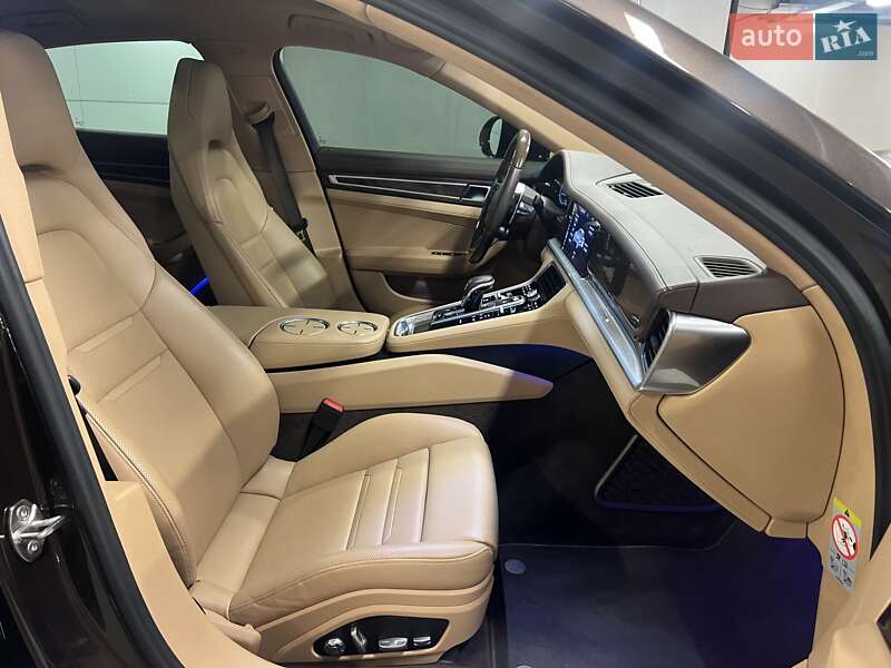 Фастбэк Porsche Panamera 2018 в Киеве
