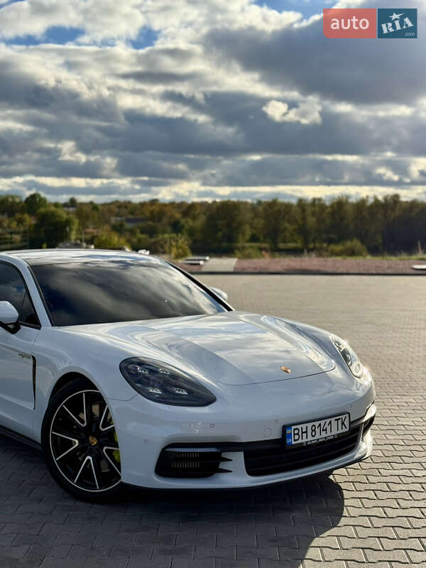 Фастбек Porsche Panamera 2018 в Вінниці