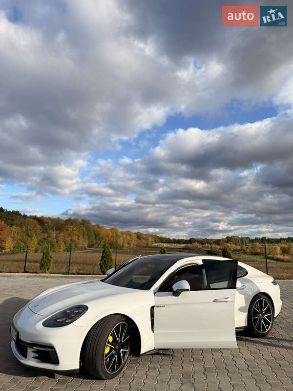 Фастбек Porsche Panamera 2018 в Вінниці