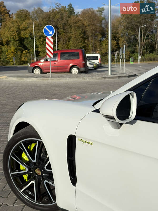 Фастбек Porsche Panamera 2018 в Вінниці