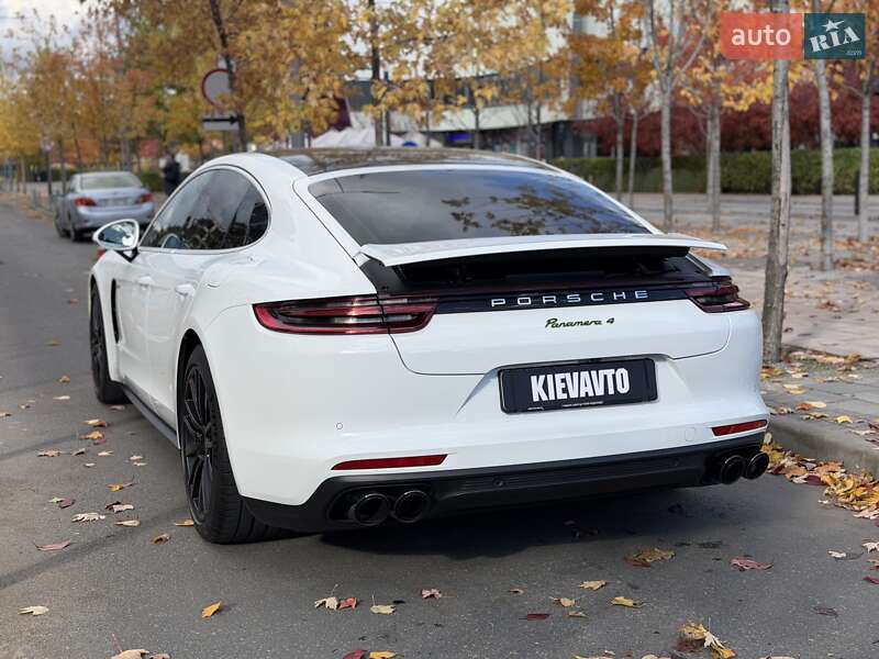 Фастбек Porsche Panamera 2018 в Києві