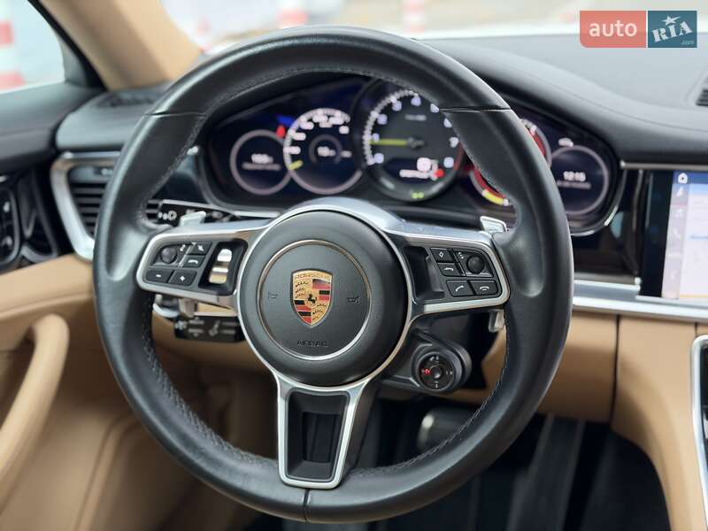Фастбек Porsche Panamera 2018 в Києві