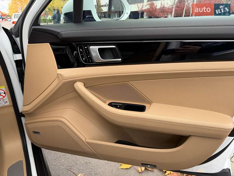 Фастбек Porsche Panamera 2018 в Києві