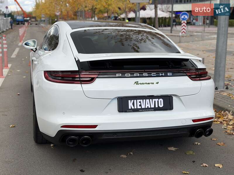 Фастбек Porsche Panamera 2018 в Києві