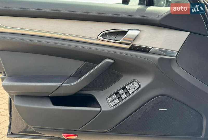 Фастбэк Porsche Panamera 2011 в Киеве фото 12 Фастбэк Porsche Panamera 2011 в Киеве