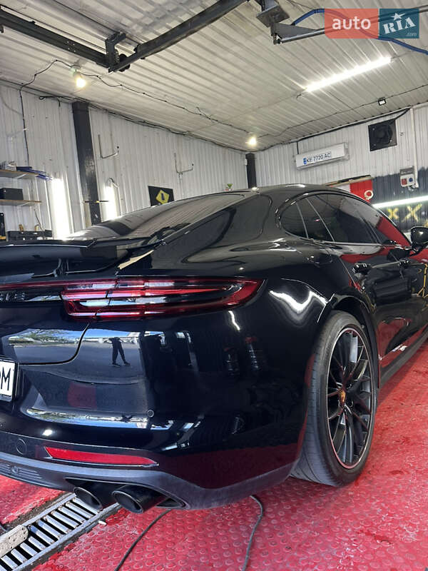 Фастбэк Porsche Panamera 2018 в Днепре фото 20 Фастбэк Porsche Panamera 2018 в Днепре