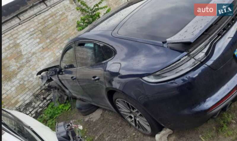 Фастбэк Porsche Panamera 2023 в Одессе
