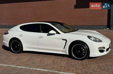 Фастбэк Porsche Panamera 2012 в Одессе