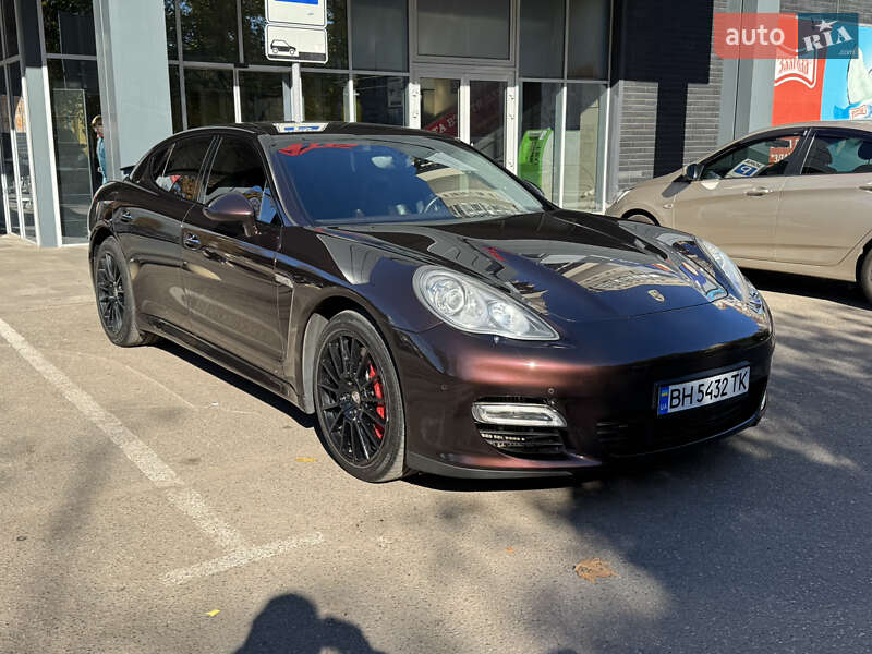 Фастбэк Porsche Panamera 2011 в Одессе