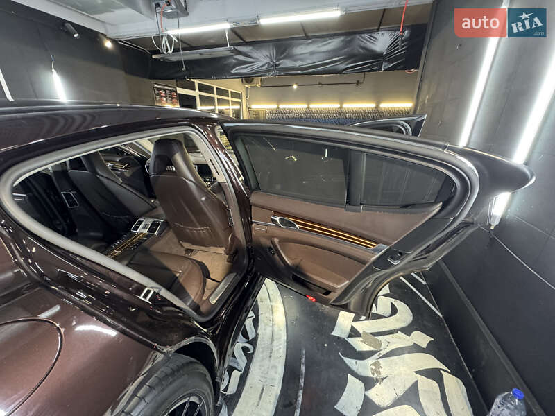 Фастбэк Porsche Panamera 2011 в Одессе