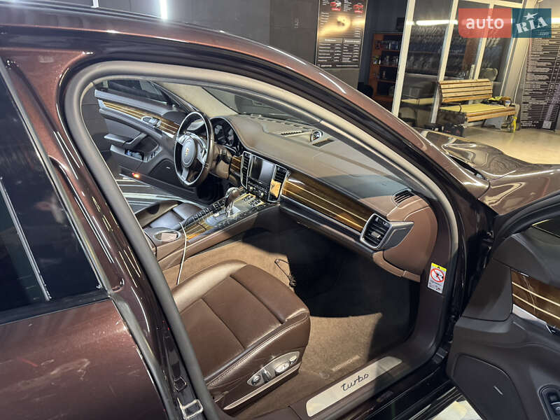 Фастбэк Porsche Panamera 2011 в Одессе