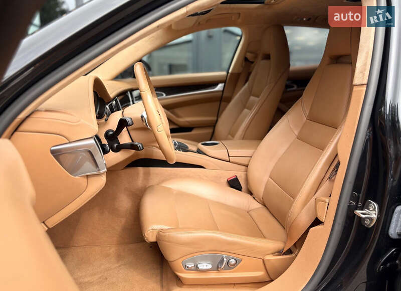 Фастбэк Porsche Panamera 2011 в Черкассах