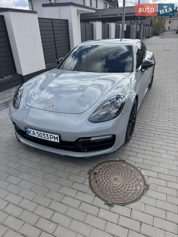 Фастбек Porsche Panamera 2017 в Києві