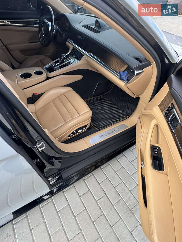 Фастбек Porsche Panamera 2017 в Києві