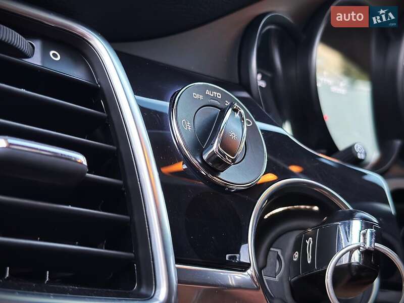 Фастбек Porsche Panamera 2015 в Києві фото 23 Фастбек Porsche Panamera 2015 в Києві