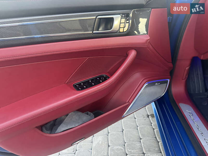 Фастбек Porsche Panamera 2017 в Києві фото 11 Фастбек Porsche Panamera 2017 в Києві