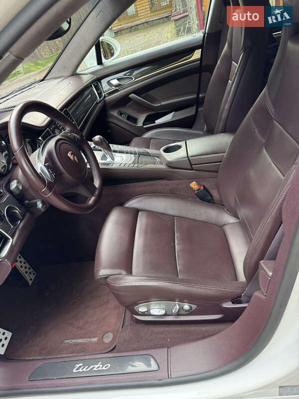 Фастбек Porsche Panamera 2011 в Києві