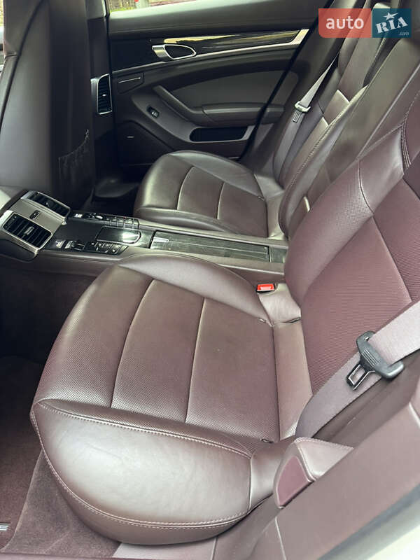 Фастбек Porsche Panamera 2011 в Києві