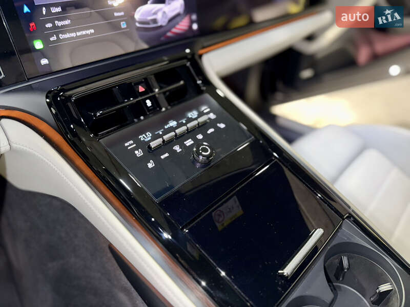 Фастбэк Porsche Panamera 2024 в Киеве