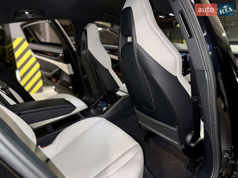 Фастбэк Porsche Panamera 2024 в Киеве