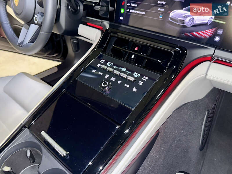 Фастбэк Porsche Panamera 2024 в Киеве