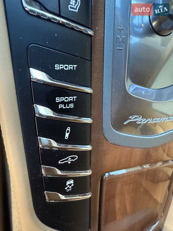 Фастбэк Porsche Panamera 2013 в Киеве