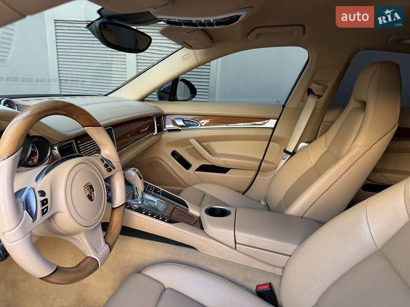 Фастбэк Porsche Panamera 2013 в Киеве