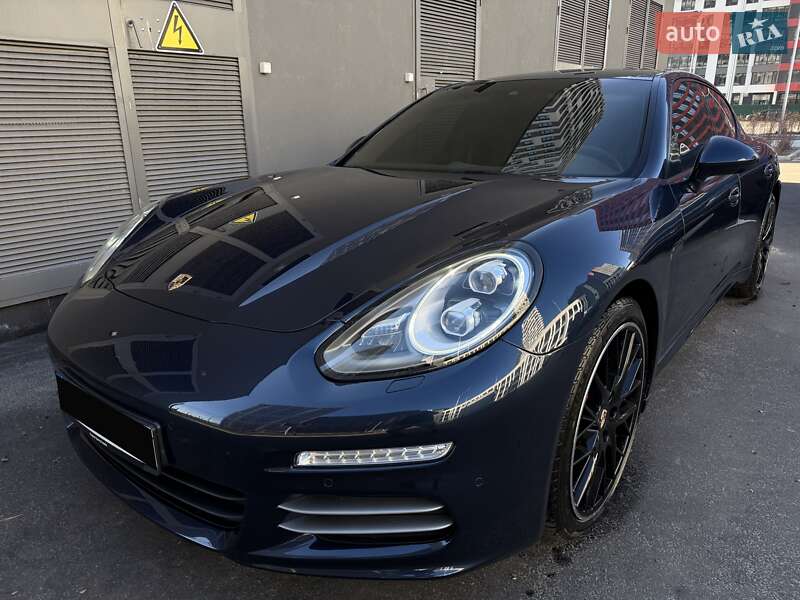 Фастбэк Porsche Panamera 2013 в Киеве