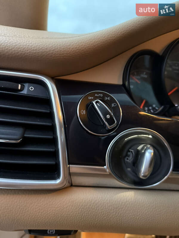 Фастбэк Porsche Panamera 2014 в Киеве