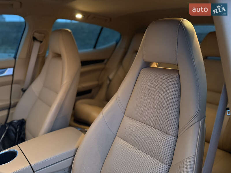 Фастбэк Porsche Panamera 2014 в Киеве