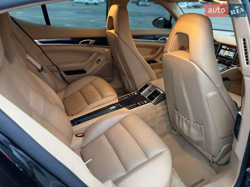 Фастбэк Porsche Panamera 2014 в Киеве