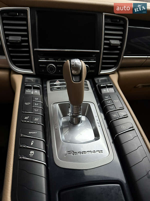 Фастбэк Porsche Panamera 2014 в Киеве