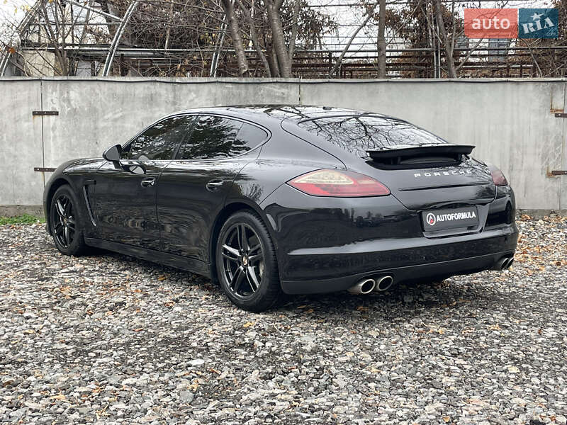 Фастбэк Porsche Panamera 2012 в Киеве