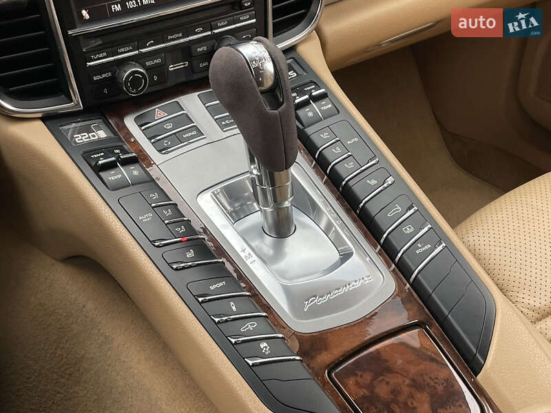 Фастбэк Porsche Panamera 2012 в Киеве