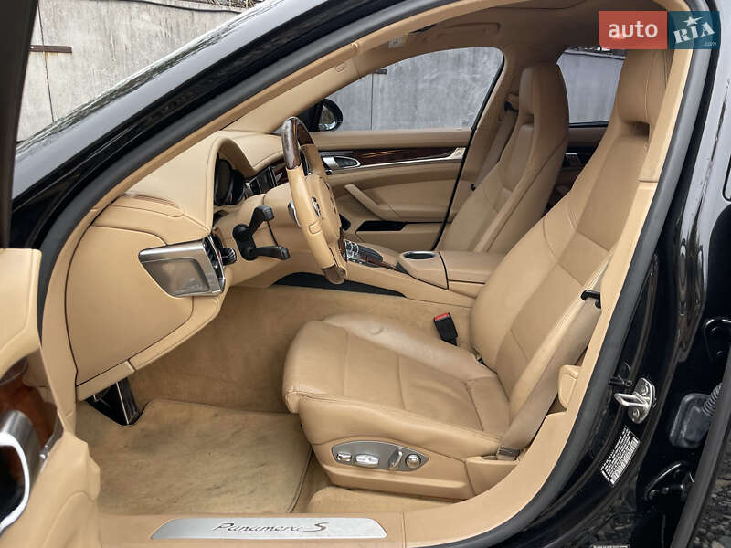Фастбэк Porsche Panamera 2012 в Киеве