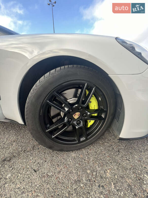Фастбек Porsche Panamera 2017 в Львові