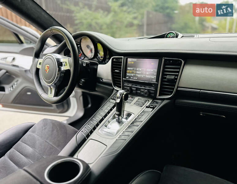 Фастбек Porsche Panamera 2012 в Києві фото 44 Фастбек Porsche Panamera 2012 в Києві