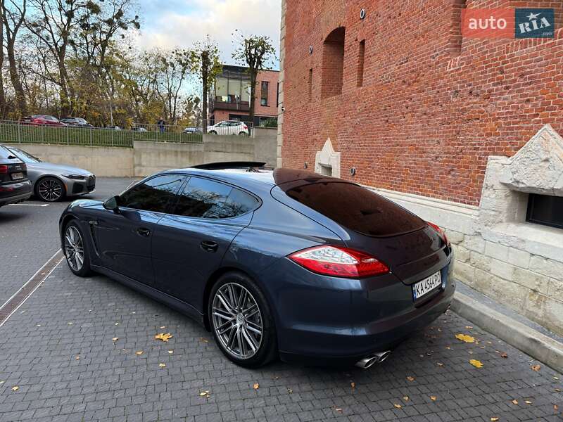Фастбек Porsche Panamera 2010 в Львові