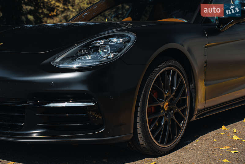 Фастбэк Porsche Panamera 2020 в Киеве