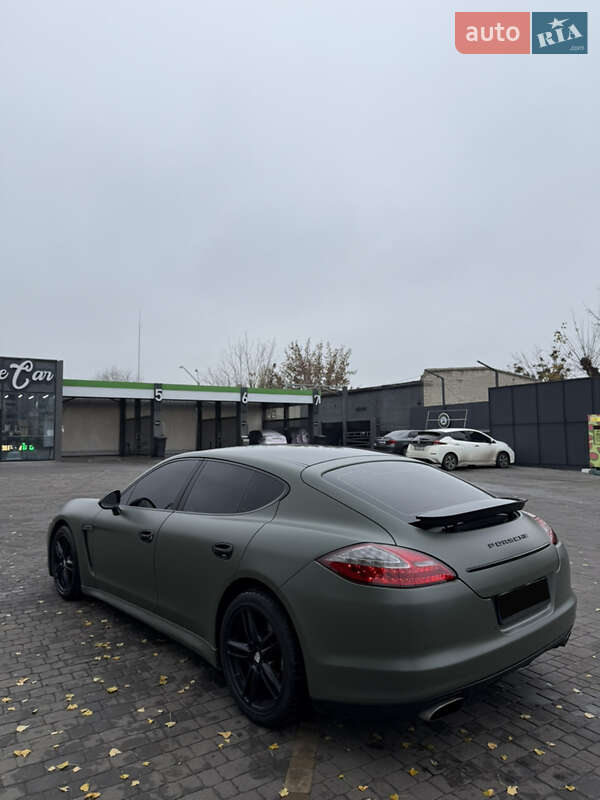 Фастбек Porsche Panamera 2011 в Харкові