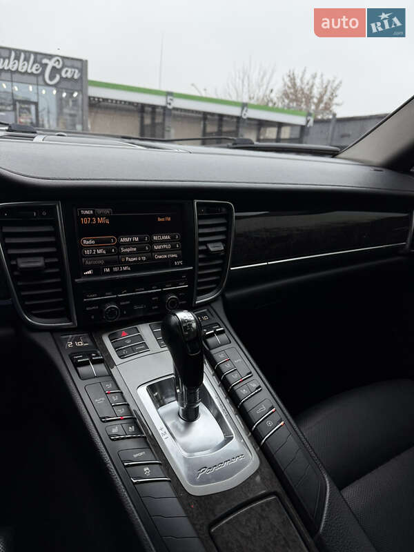 Фастбек Porsche Panamera 2011 в Харкові