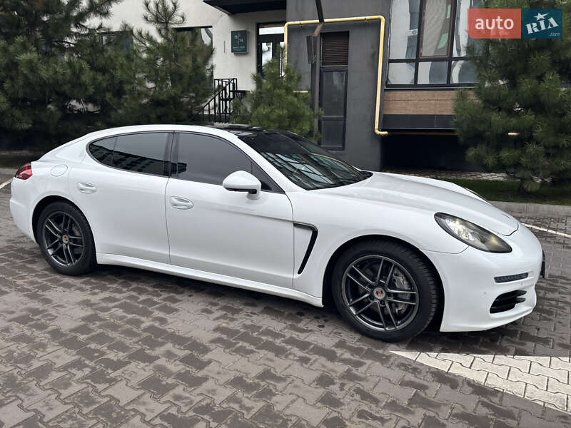 Фастбэк Porsche Panamera 2013 в Киеве