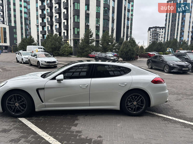 Фастбэк Porsche Panamera 2013 в Киеве