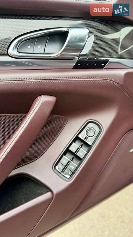 Фастбэк Porsche Panamera 2015 в Киеве