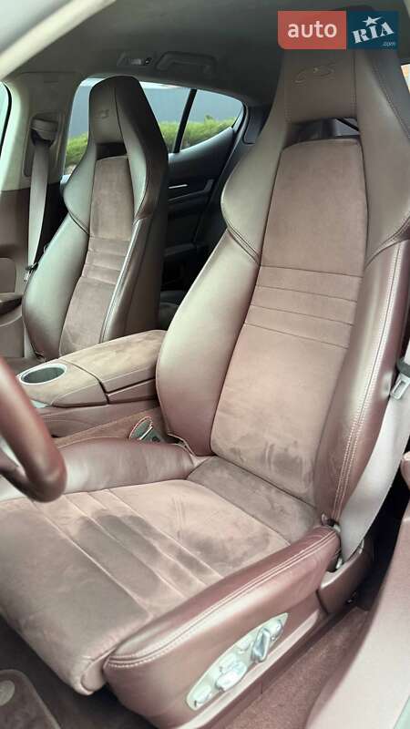 Фастбэк Porsche Panamera 2015 в Киеве