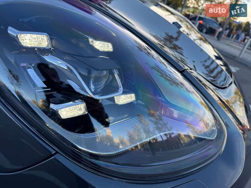 Фастбэк Porsche Panamera 2018 в Киеве фото 5 Фастбэк Porsche Panamera 2018 в Киеве
